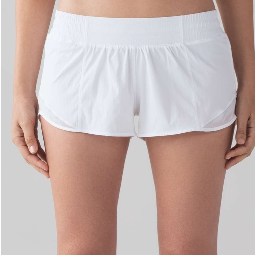 Lululemon Hotty Hot Short II *2.5"
White / Barely Beige